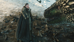 extant_GameOfThrones_8x01-Winterfell_3228