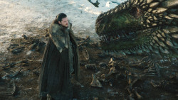extant_GameOfThrones_8x01-Winterfell_3230