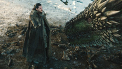 extant_GameOfThrones_8x01-Winterfell_3233
