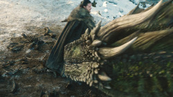 extant_GameOfThrones_8x01-Winterfell_3236