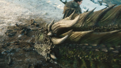 extant_GameOfThrones_8x01-Winterfell_3237