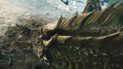 extant_GameOfThrones_8x01-Winterfell_3238