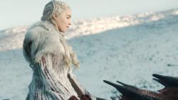 extant_GameOfThrones_8x01-Winterfell_3241