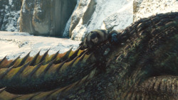 extant_GameOfThrones_8x01-Winterfell_3248