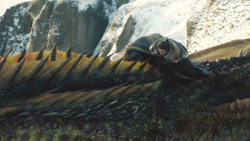 extant_GameOfThrones_8x01-Winterfell_3254