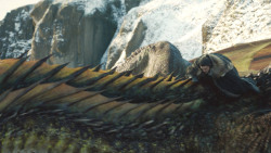 extant_GameOfThrones_8x01-Winterfell_3255