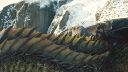extant_GameOfThrones_8x01-Winterfell_3256