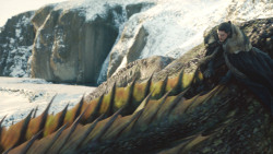 extant_GameOfThrones_8x01-Winterfell_3258