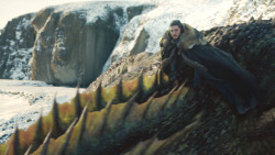 extant_GameOfThrones_8x01-Winterfell_3259
