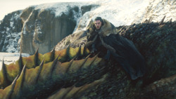 extant_GameOfThrones_8x01-Winterfell_3260