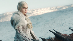 extant_GameOfThrones_8x01-Winterfell_3263