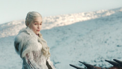 extant_GameOfThrones_8x01-Winterfell_3265