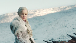 extant_GameOfThrones_8x01-Winterfell_3266