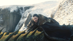 extant_GameOfThrones_8x01-Winterfell_3270