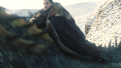 extant_GameOfThrones_8x01-Winterfell_3272