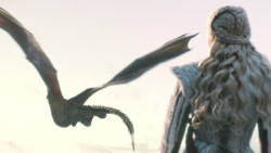 extant_GameOfThrones_8x01-Winterfell_3280