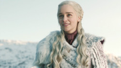 extant_GameOfThrones_8x01-Winterfell_3283