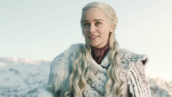 extant_GameOfThrones_8x01-Winterfell_3284