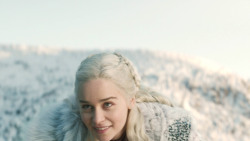 extant_GameOfThrones_8x01-Winterfell_3286