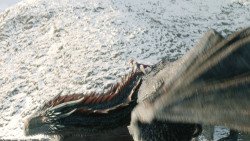 extant_GameOfThrones_8x01-Winterfell_3288