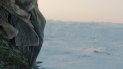 extant_GameOfThrones_8x01-Winterfell_3307