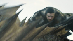 extant_GameOfThrones_8x01-Winterfell_3321