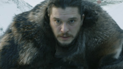 extant_GameOfThrones_8x01-Winterfell_3337