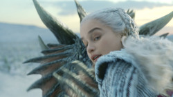 extant_GameOfThrones_8x01-Winterfell_3338