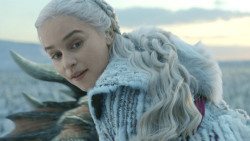 extant_GameOfThrones_8x01-Winterfell_3340