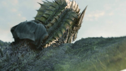 extant_GameOfThrones_8x01-Winterfell_3352