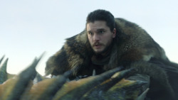 extant_GameOfThrones_8x01-Winterfell_3386