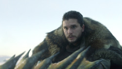 extant_GameOfThrones_8x01-Winterfell_3387