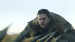 extant_GameOfThrones_8x01-Winterfell_3388