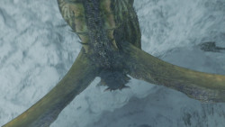 extant_GameOfThrones_8x01-Winterfell_3401