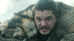 extant_GameOfThrones_8x01-Winterfell_3406