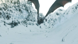extant_GameOfThrones_8x01-Winterfell_3415