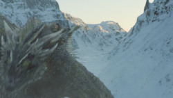 extant_GameOfThrones_8x01-Winterfell_3425