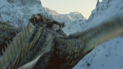 extant_GameOfThrones_8x01-Winterfell_3426
