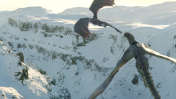 extant_GameOfThrones_8x01-Winterfell_3437