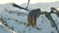 extant_GameOfThrones_8x01-Winterfell_3438