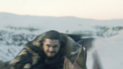 extant_GameOfThrones_8x01-Winterfell_3445