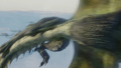 extant_GameOfThrones_8x01-Winterfell_3447