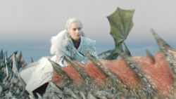 extant_GameOfThrones_8x01-Winterfell_3450