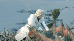 extant_GameOfThrones_8x01-Winterfell_3452