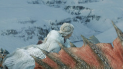 extant_GameOfThrones_8x01-Winterfell_3454