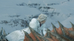 extant_GameOfThrones_8x01-Winterfell_3455