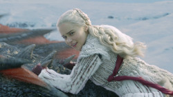 extant_GameOfThrones_8x01-Winterfell_3456