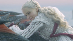 extant_GameOfThrones_8x01-Winterfell_3458