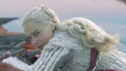 extant_GameOfThrones_8x01-Winterfell_3459