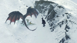 extant_GameOfThrones_8x01-Winterfell_3472